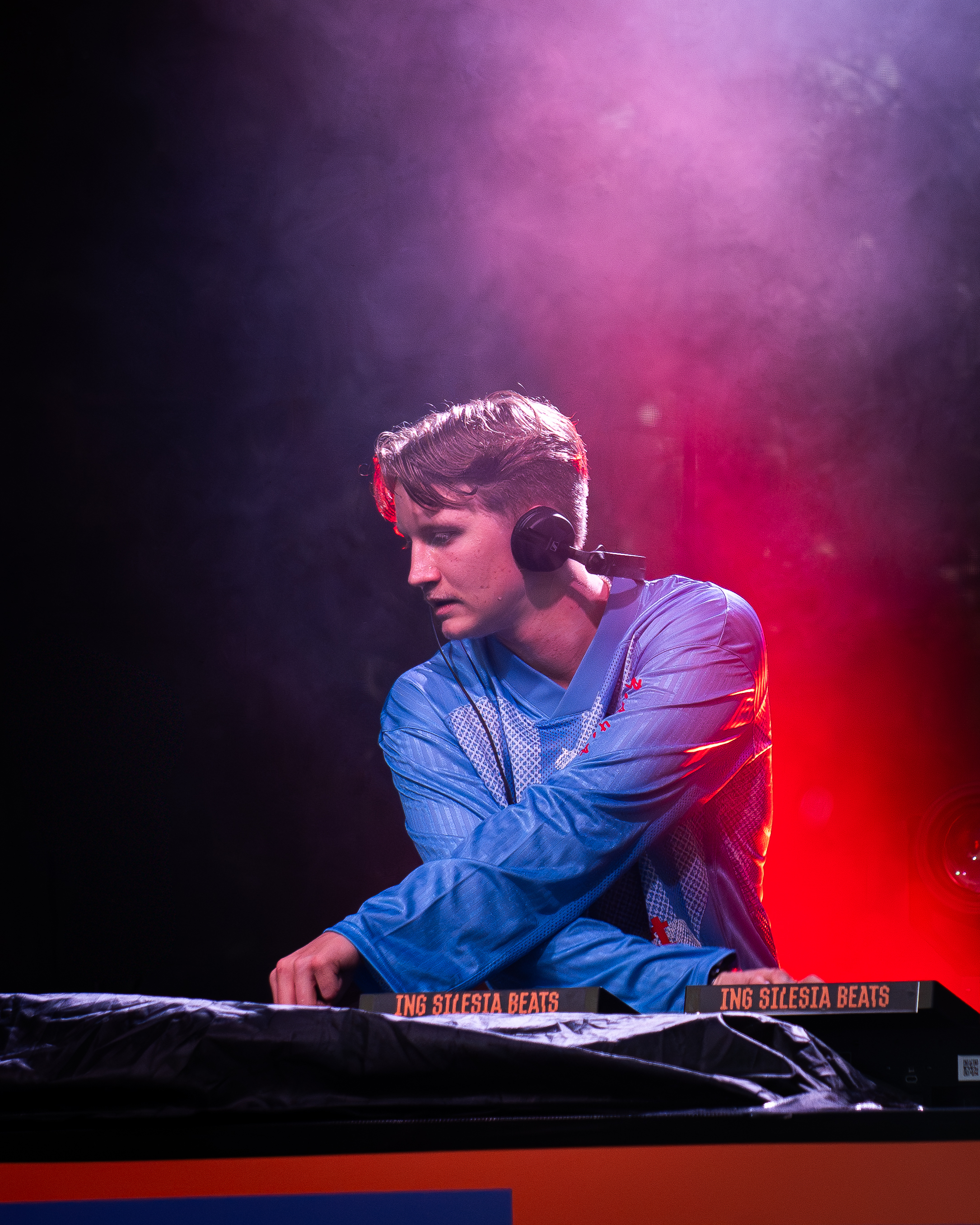 Spryze mixing at the decks under stage lights